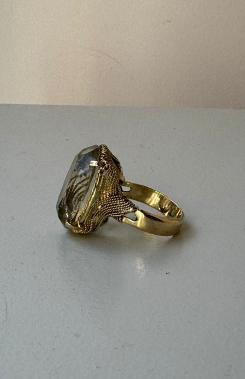 Antieke ring met steen
